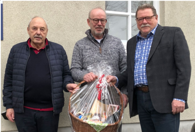 Die MG-Vorstände Elmar Eßer (r.) und Rolf Fränken (l.) mit Dr. Gerd Apel