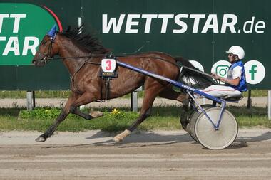 Ido d'Agice bei seinem Karlshorster Sieg am 1. Juni (Foto: Marius Schwarz)