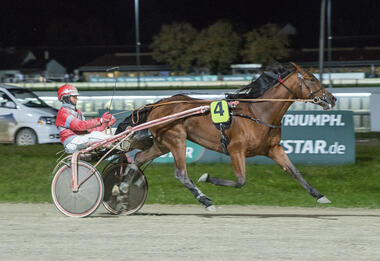 Maneli rundete den Trainer-Hattrick von Georg Frick ab (Foto: Franz Hahn)