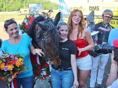 Stargast Anna Ermakova inmitten des Zoom-Diamant-Teams Stargast Anna Ermakova inmitten des Zoom-Diamant-Teams