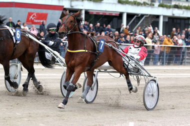 Thomas Kornau im Gästefahren vor Lea Christiansen (Foto: Uwe Stelling) Thomas Kornau im Gästefahren vor Lea Christiansen (Foto: Uwe Stelling)