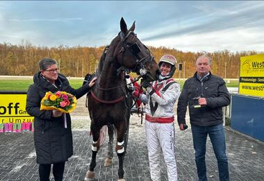 Jahressieg Nr. 27 für Emma Stolle mit Pamela Anderson (Foto: GelsenTrabPark)