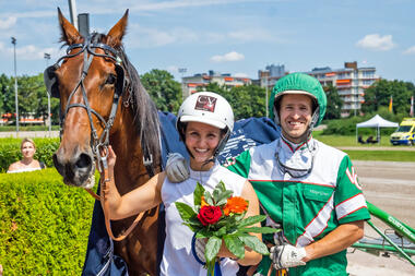 Victor und Caroline Gentz mit Honey Bear (Foto: Marius Schwarz)