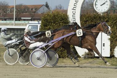 Lightning Bo und Thorsten Tietz läuten die Daglfinger Saison ein (fotofinish.de)