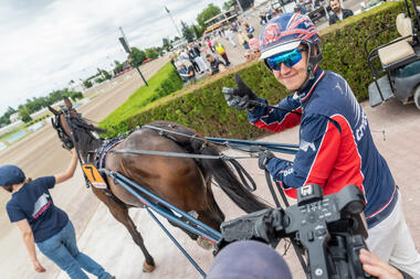 Marciano Hauber steuert Outlander SB im Grand Prix (Foto: traberpixx.de)