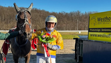 Tanitha und Thomas Maaßen eröffneten den Renntag (Foto: Gelsentrab)