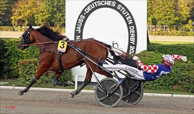 Lumumba bei ihrem Triumph im Stuten-Derby (Foto: Heiko Lingk) Lumumba bei ihrem Triumph im Stuten-Derby (Foto: Heiko Lingk)