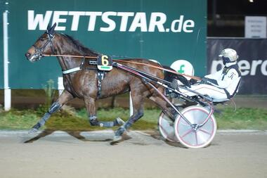 14 Starts - 12 Siege: Naidoo mit Kornelius Kluth (Foto: Marius Schwarz) 14 Starts - 12 Siege: Naidoo mit Kornelius Kluth (Foto: Marius Schwarz)