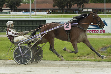 Feines Debüt von Filippa B.J. (fotofinish.de) Feines Debüt von Filippa B.J. (fotofinish.de)