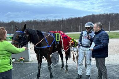 Kyriad Newport und Robbin Bot im Winnercircle © GelsenTrabPark Kyriad Newport und Robbin Bot im Winnercircle © GelsenTrabPark