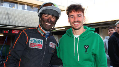 Antoine Griezmann im Jahr 2024 mit Eric Raffin (Foto: Le Trot)