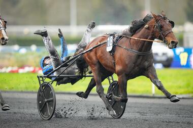 Zweiter Amérique für Idao de Tillard und Clement Duvaldestin (Foto: paris-turf.com) Zweiter Amérique für Idao de Tillard und Clement Duvaldestin (Foto: paris-turf.com)