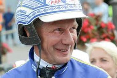 Jorma Kontio gewinnt mit Bolero Gar den nächsten Breeders-Course-Vorlauf Jorma Kontio gewinnt mit Bolero Gar den nächsten Breeders-Course-Vorlauf