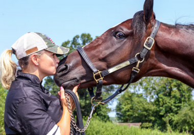 Nancy Takter mit Karl (Foto: bostonglobe.com)