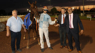 Siegerehrung für Cicero Noa und Sydney van den Brande (Foto: letrot.com)