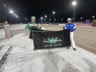 Jörgen Westholm spendierte die Siegerdecke im Super Lights Lopp (Foto: Twitter)