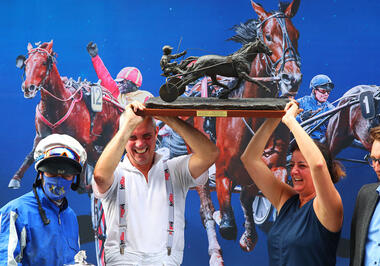Riesenjubel beim Galius-Team (Foto: letrot.com) Riesenjubel beim Galius-Team (Foto: letrot.com)
