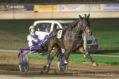 Once Again im 110.000 Euro TCT-Derby (Foto: Facebook Victoria Park Wolvega/Remon Stroomer)