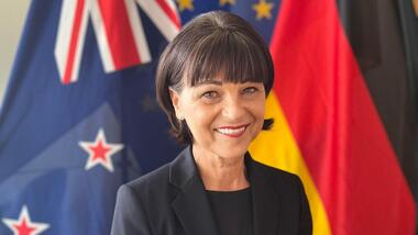 Botschafterin Nicole Menzenbach (Foto: Deutsche Botschaft Wellington) Botschafterin Nicole Menzenbach (Foto: Deutsche Botschaft Wellington)
