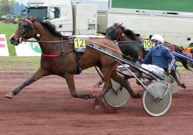 Divine Monceau in der 2. GNT-Etappe (Foto: letrot.com) Divine Monceau in der 2. GNT-Etappe (Foto: letrot.com)