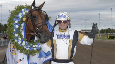 Mit Felix Orlando und Islay Mist Sisu gewinnt Per Nordström beide E3-Finals (Foto: travronden.se) Mit Felix Orlando und Islay Mist Sisu gewinnt Per Nordström beide E3-Finals (Foto: travronden.se)