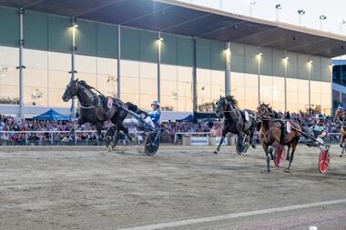 Borups Victory (2) überrennt seine Gegner (Foto: Facebook Jägersro Trav)