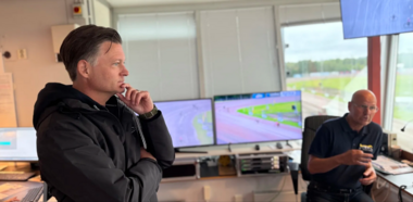 Erik Adielsson (links) lud zur Rennleiter-Konferenz (Foto: Travronden)