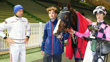 Fulton mit Jean-Michel Bazire (l.) und Damien Bonne (Foto: letrot.com)