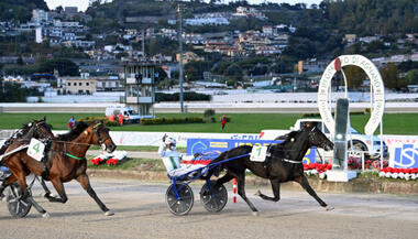 Zacon Gio im Lotteria-Finale vor Face Time Bourbon © sulkysport.se