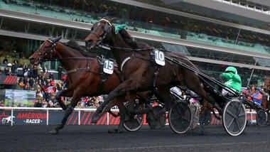 Hussard du Landret (innen) hauchdünn vor San Moteur (Foto: letrot.com)