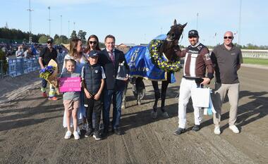 Das letzte Elitloppet-Ticket für Mister Hercules (Foto: Facebook Gävletravet) Das letzte Elitloppet-Ticket für Mister Hercules (Foto: Facebook Gävletravet)