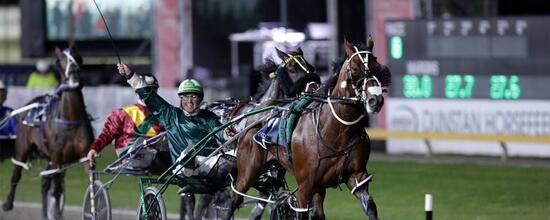 Copy-That-Blair-Orange-Salute-768x307