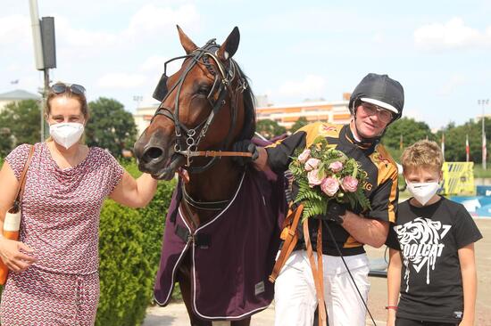 Dion Tesselaar und Grand Ready Cash Foto Marius Schwarz Dion Tesselaar und Grand Ready Cash Foto Marius Schwarz