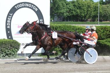 Dreambreaker vor Blackhawk