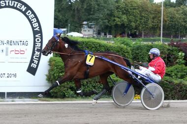 Gilda Newport siegt im Vorlauf zum Stuten-Derby