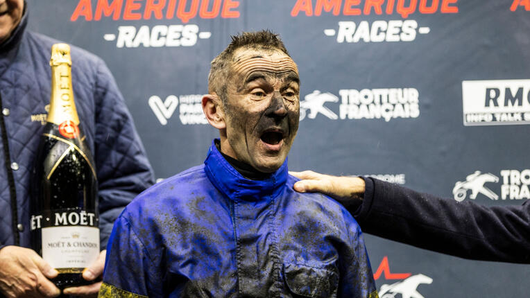 jmb-podium-69484169bcdf5440018494