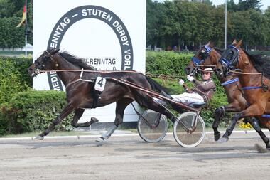 Likasi siegt im Vorlauf zum Stuten-Derby