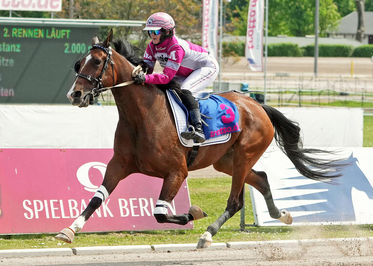 Marlene Matzky und Heavenly Dreamgirl Foto Marius Schwarz(1)