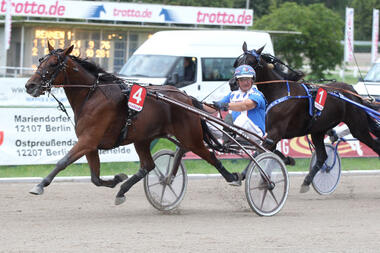 Motion Pure gewinnt das Stuten-Derby 2017