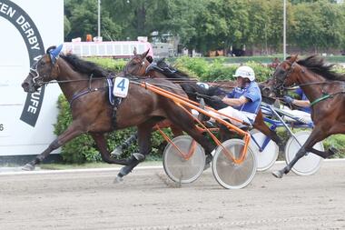 Noble Dolly siegt im Vorlauf zum Stuten-Derby