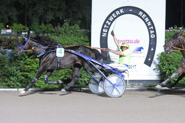 Out of the Slums und Thomas Maaßen