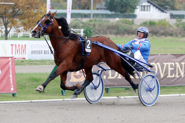 Rainbow Diamant gewinnt den Beginners-Lauf zur Maraton-Serie