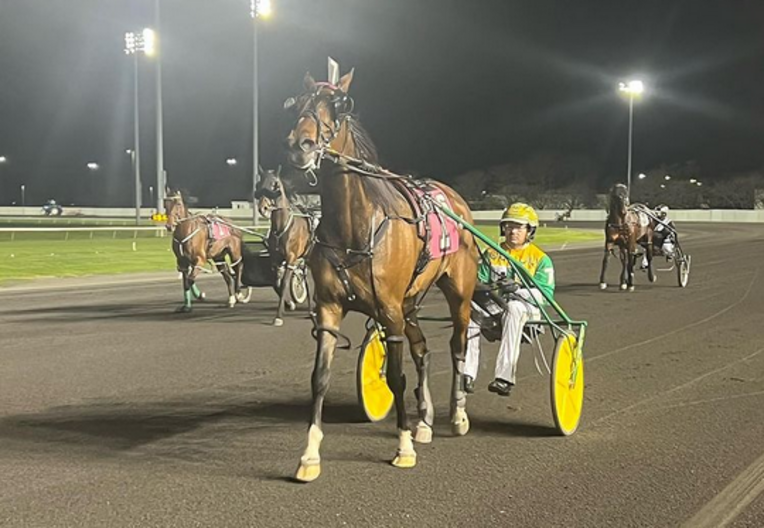Screenshot 2022-04-24 at 15-19-41 Meadowlands Racetrack (@meadowlandsracetrack) • Instagram-Fotos und -Videos